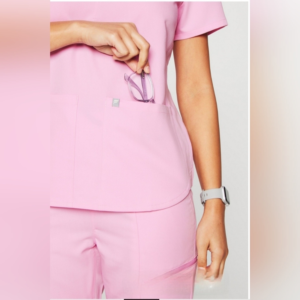 Fabletics Method 2-Pocket Scrub Top 2X - image 3